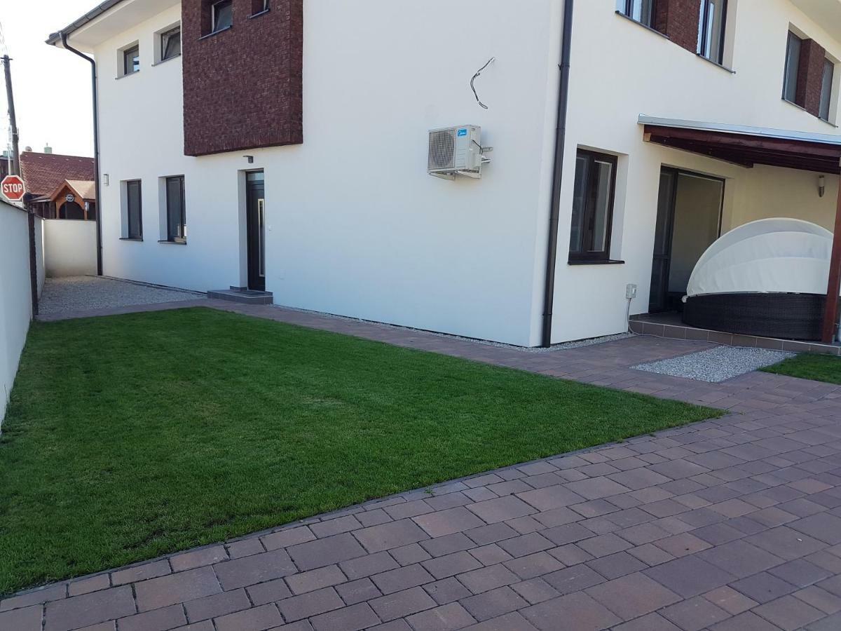 Apartment J&D Dunajská Streda Buitenkant foto