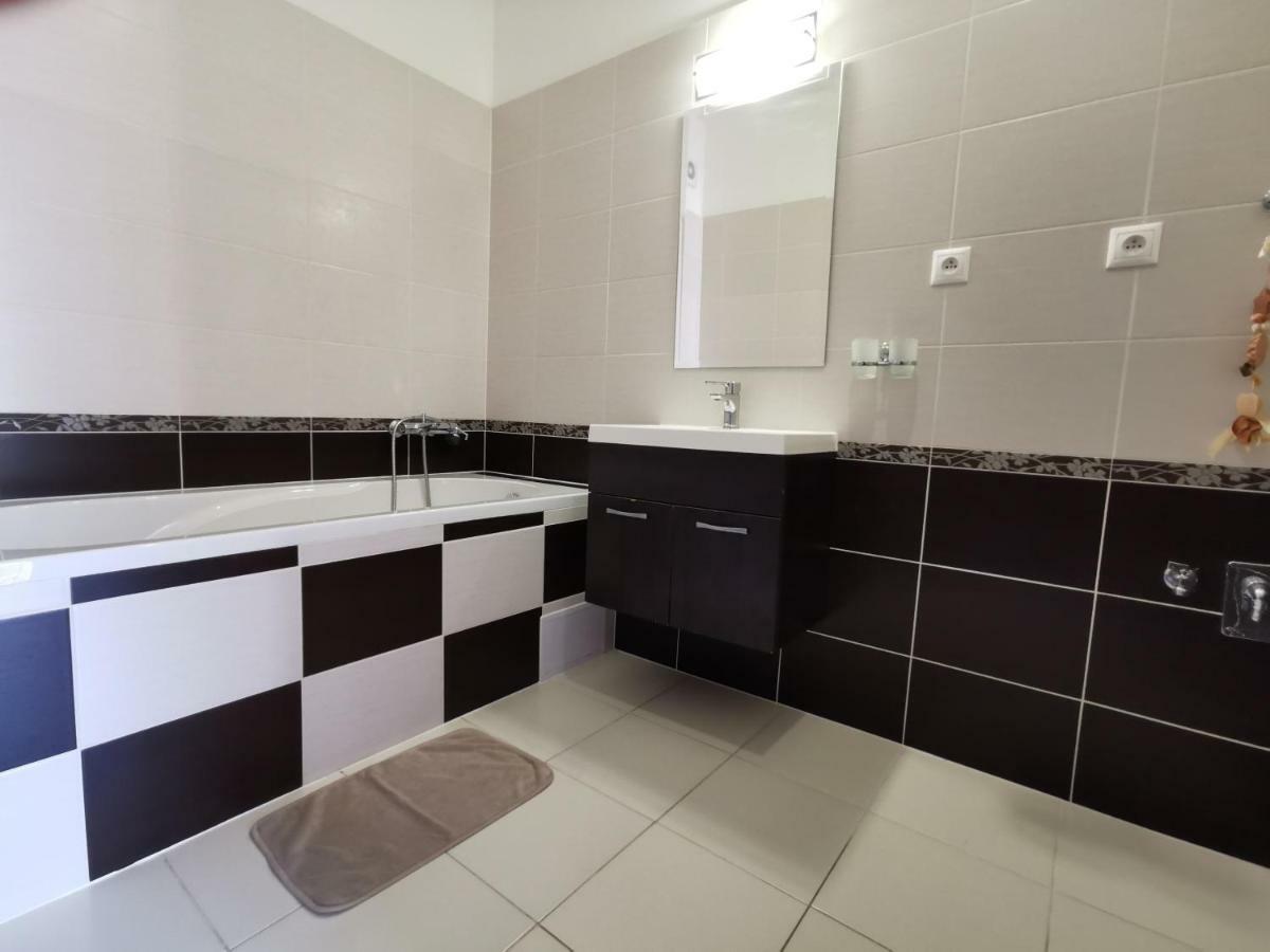 Apartment J&D Dunajská Streda Buitenkant foto