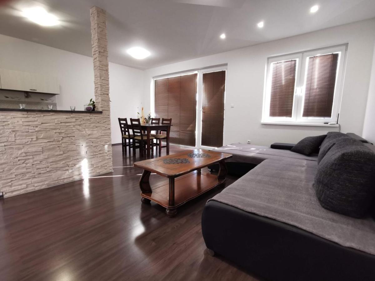 Apartment J&D Dunajská Streda Buitenkant foto
